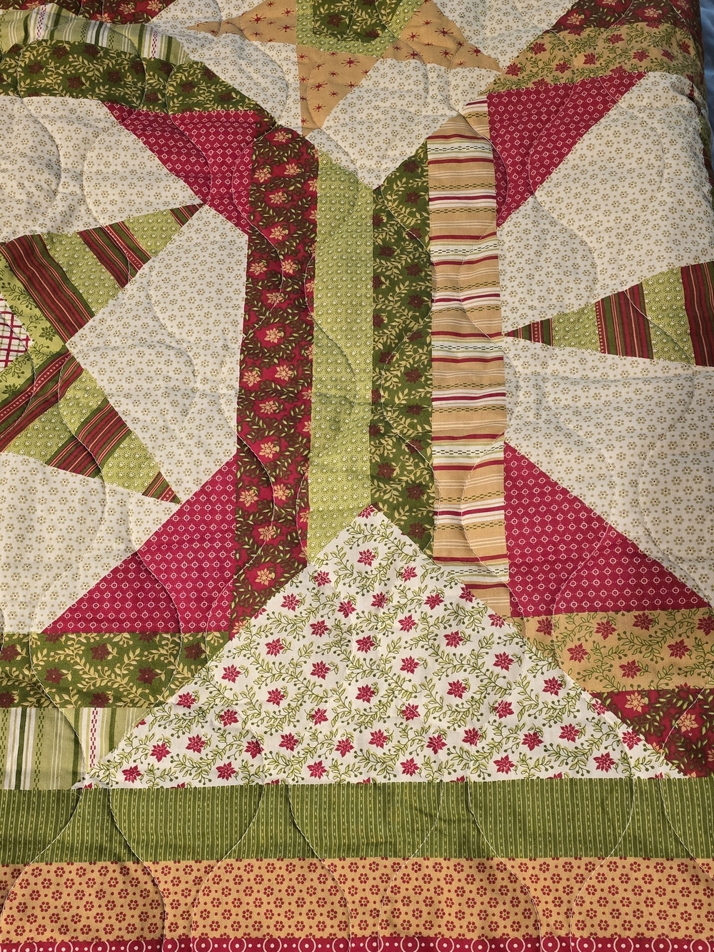 Better Homes And Gardens Floral Patchwork Quilt — Red, Green & Cream
